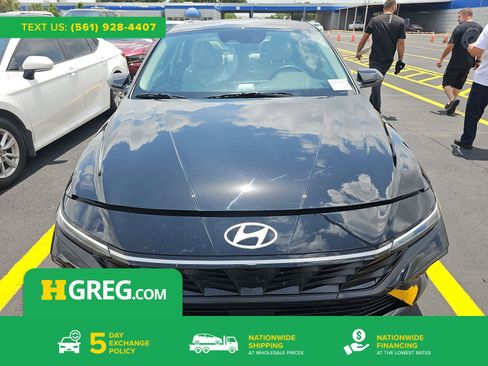 Used 2025 Hyundai Elantra Limited FWD image 1