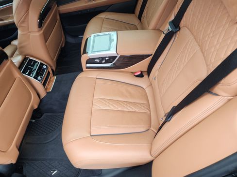 Used 2022 BMW 750i xDrive 750i xDrive w/ Luxury Rear Seating Package image 13