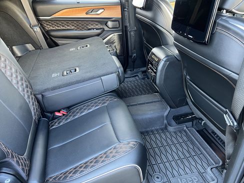 Used 2023 Jeep Grand Cherokee Summit AWD/4WD image 22