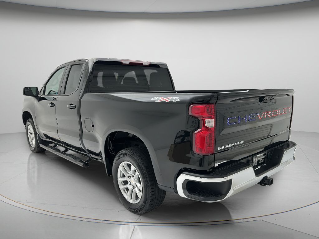 Used 2024 Chevrolet Silverado 1500 LT AWD/4WD image 7
