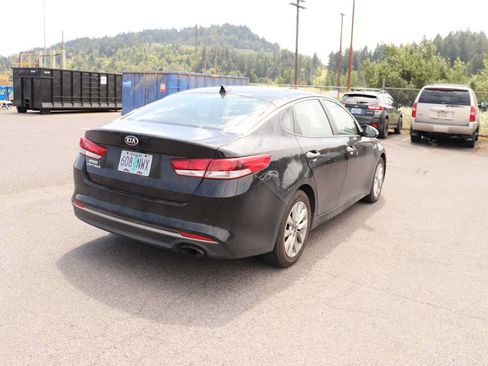 Used 2018 Kia Optima LX w/ 17" Alloy Wheels Package FWD image 5