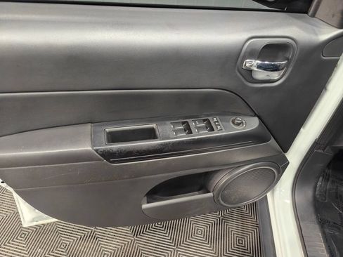 Used 2016 Jeep Patriot High Altitude AWD/4WD image 31