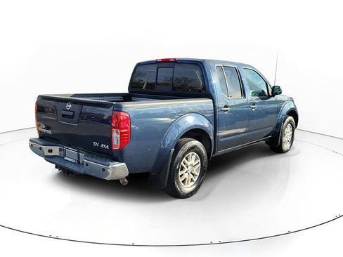 Used 2020 Nissan Frontier SV image 2