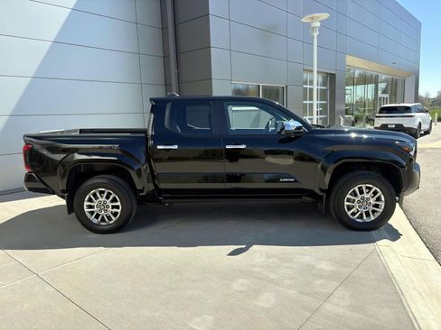 Used 2024 Toyota Tacoma Limited w/ Limited Package (LT) image 4