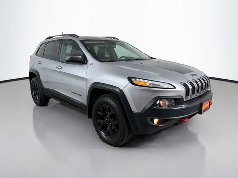 Used 2016 Jeep Cherokee Trailhawk w/ Leather Interior Group AWD/4WD image 1