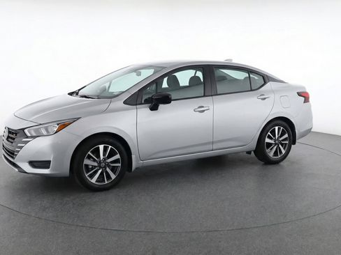Used 2025 Nissan Versa SV image 3