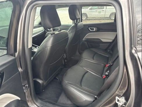 Used 2022 Jeep Compass Limited AWD/4WD image 32