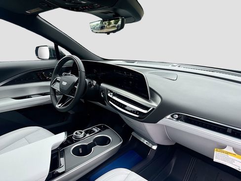 New 2025 Cadillac Lyriq Luxury image 30