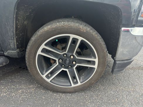 Used 2019 Chevrolet Silverado 1500 LT w/ LPO, Black Pack AWD/4WD image 2