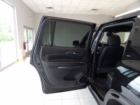 Used 2025 Chevrolet Traverse High Country w/ LPO, Floor Liner Package AWD/4WD image 18
