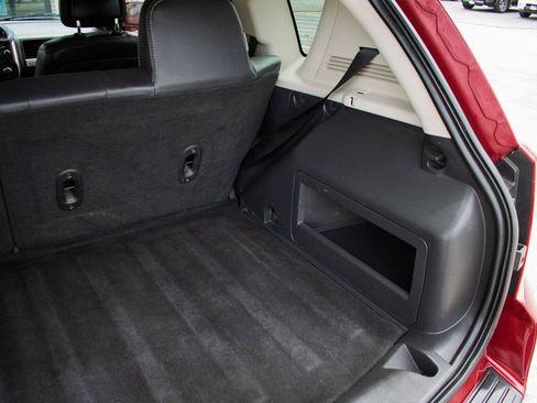 Used 2014 Jeep Compass Latitude FWD image 34
