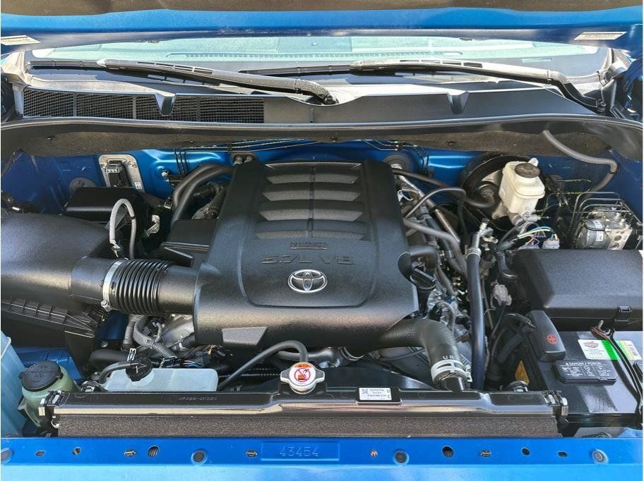 Used 2018 Toyota Tundra SR5 w/ TRD Off Road Package AWD/4WD image 21