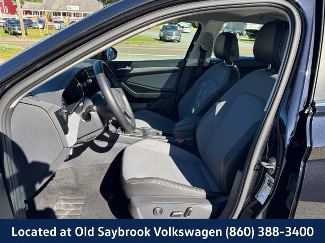 Certified 2025 Volkswagen Jetta SE FWD image 29