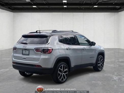 Used 2025 Jeep Compass Limited AWD/4WD image 5