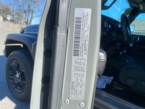 Used 2019 Jeep Wrangler Sport image 29