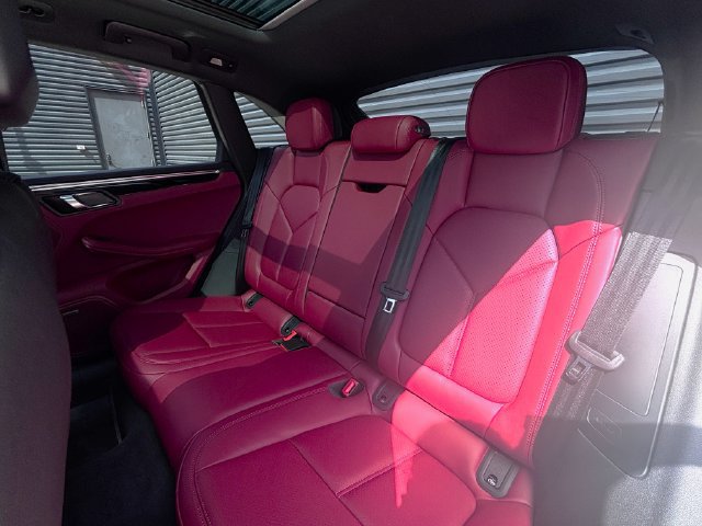 Certified 2025 Porsche Macan S AWD/4WD image 25