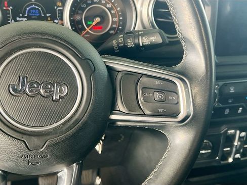 Used 2018 Jeep Wrangler Unlimited Sahara image 17