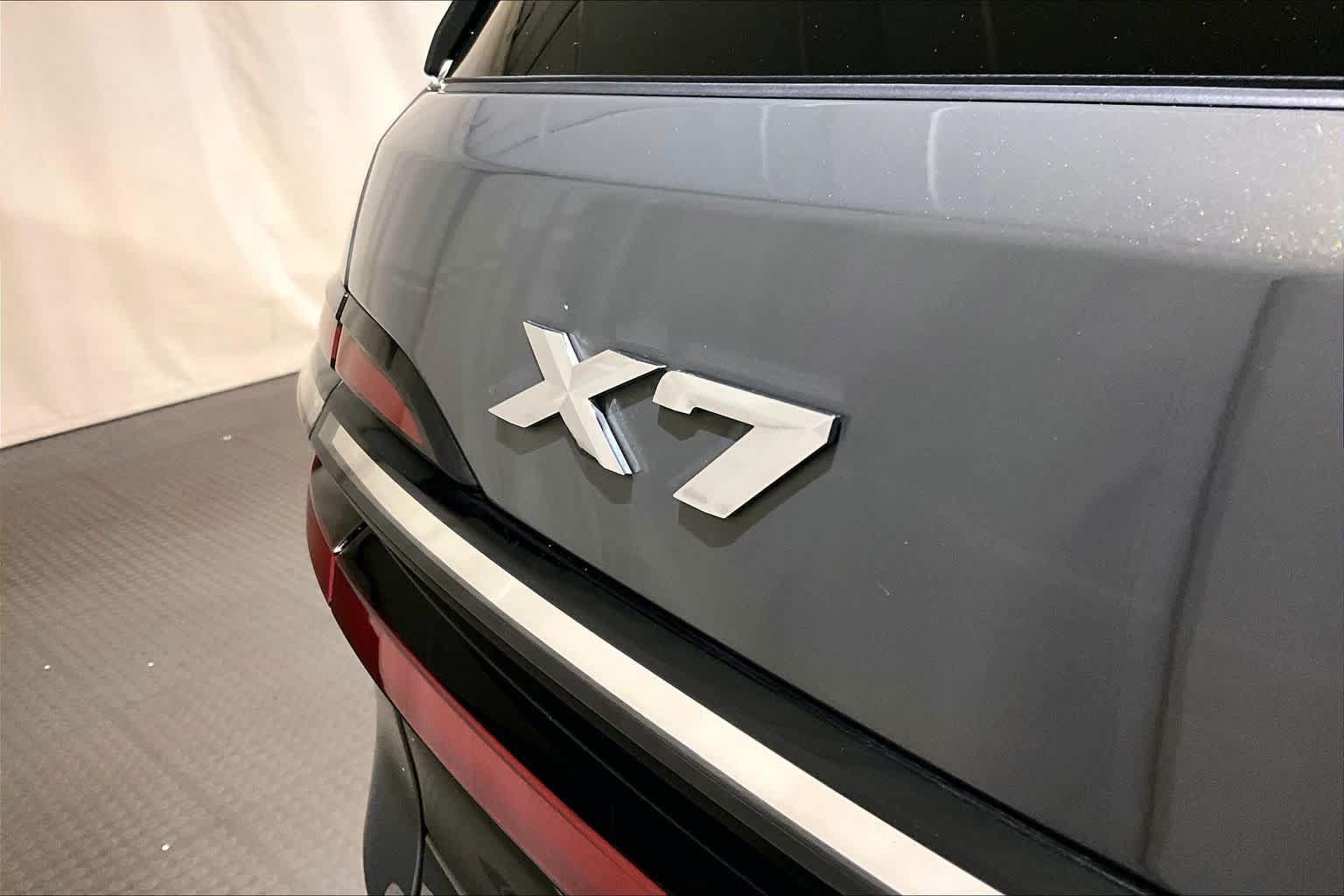 Used 2024 BMW X7 xDrive40i w/ Executive Package AWD/4WD image 9