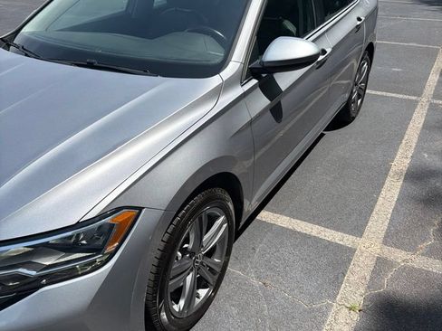 Used 2024 Volkswagen Jetta SE FWD image 4