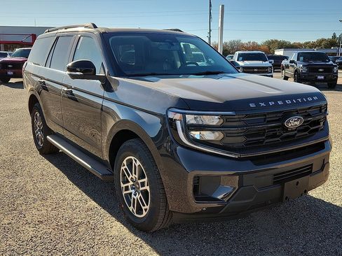 New 2025 Ford Expedition Active image 4