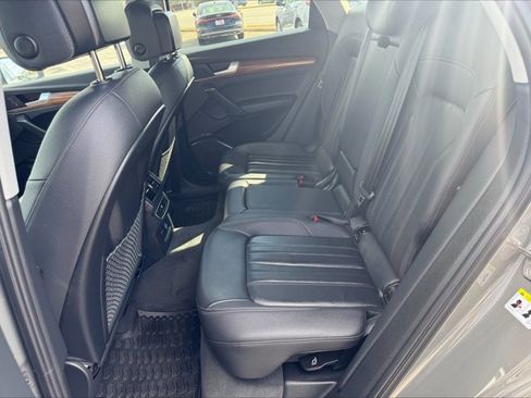 Used 2023 Audi Q5 2.0T Premium w/ Convenience Package image 7