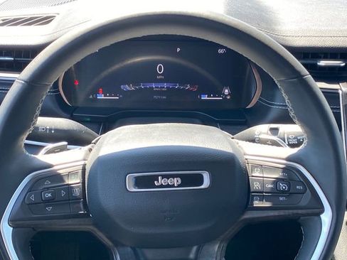 Used 2023 Jeep Grand Cherokee Limited AWD/4WD image 8