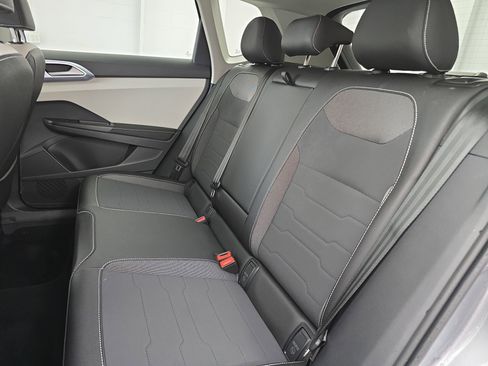 Used 2025 Volkswagen Taos SE image 13