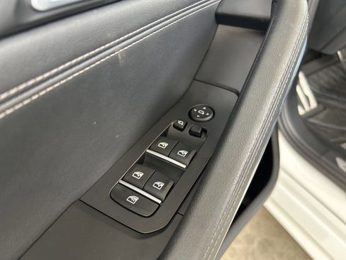 Used 2024 BMW X6 M60i w/ Climate Comfort Package image 48