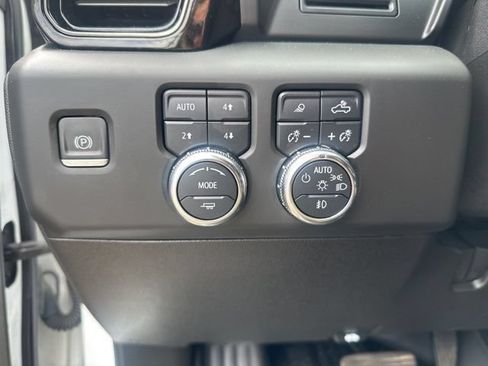 Used 2024 GMC Sierra 2500 AT4 w/ AT4 Preferred Package AWD/4WD image 27