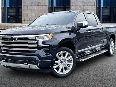 Used 2024 Chevrolet Silverado 1500 High Country w/ High Country Premium Package AWD/4WD image 2