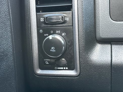 Used 2017 RAM 1500 Express image 35