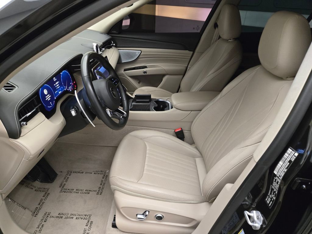 Certified 2023 Maserati Grecale GT AWD/4WD image 16