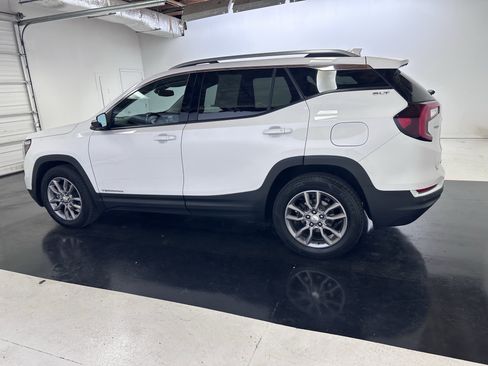 Used 2022 GMC Terrain SLT image 12