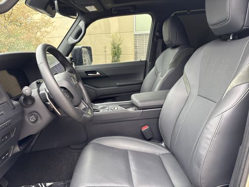 Used 2025 Lexus GX 550 image 16