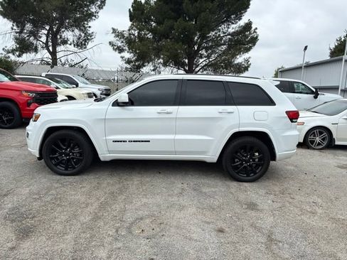 Used 2019 Jeep Grand Cherokee Altitude RWD image 4