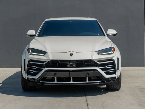 Used 2019 Lamborghini Urus Sport Utility 4D image 4