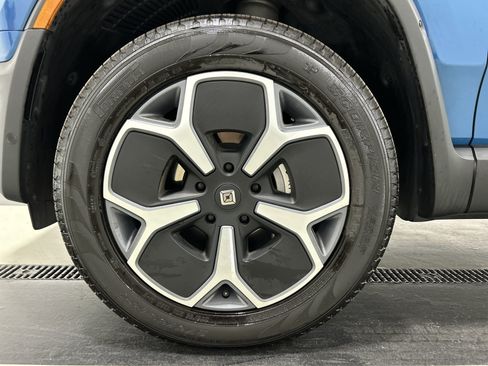 Used 2024 Rivian R1T Adventure Dual AWD/4WD image 9