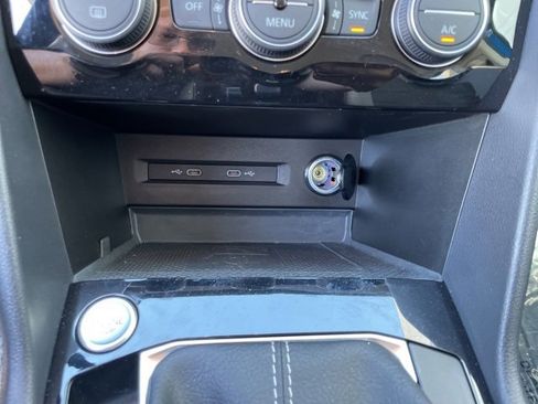 Used 2022 Volkswagen Taos SEL image 14