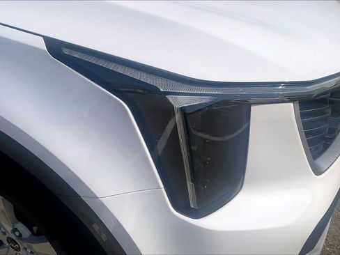 Certified 2025 Kia Sorento LX FWD image 28