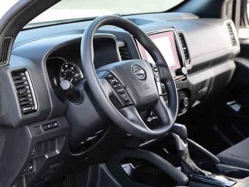 Used 2023 Nissan Frontier SV w/ Midnight Edition Package image 13