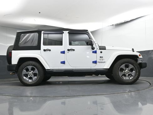 Used 2016 Jeep Wrangler Unlimited Sahara w/ Connectivity Group image 25