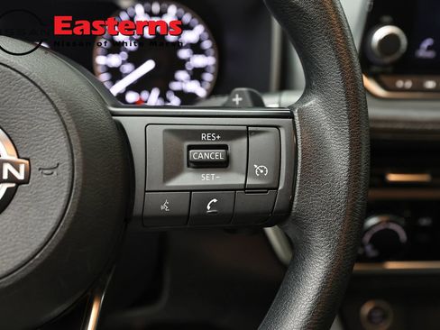 Used 2023 Nissan Rogue S AWD/4WD image 16