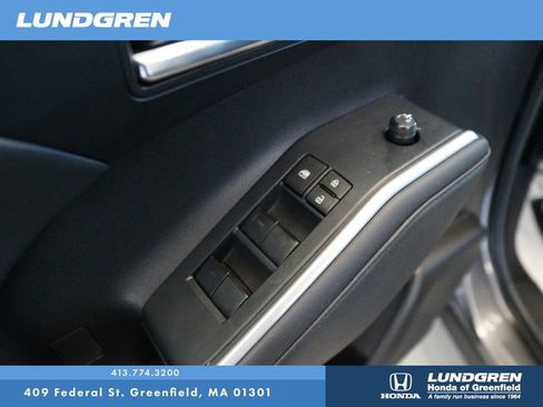 Used 2022 Toyota Highlander XLE AWD/4WD image 16
