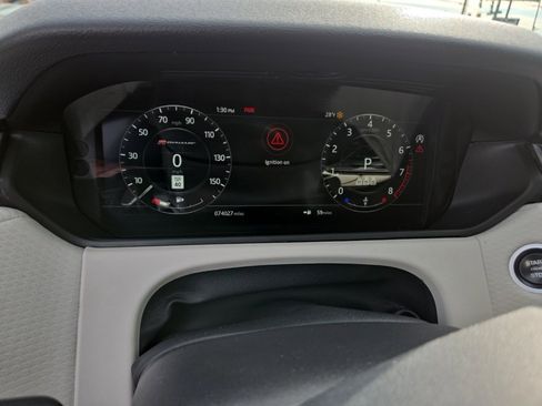 Used 2019 Land Rover Range Rover Velar R-Dynamic SE image 27