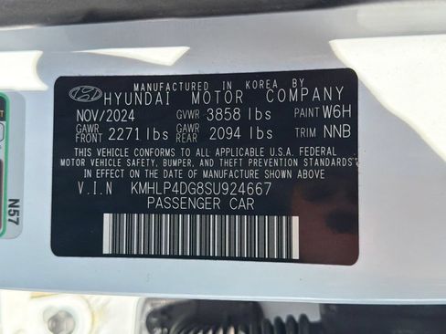 Used 2025 Hyundai Elantra Limited FWD image 31