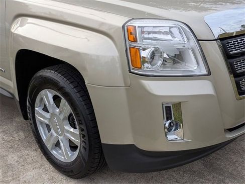 Used 2015 GMC Terrain SLE image 2
