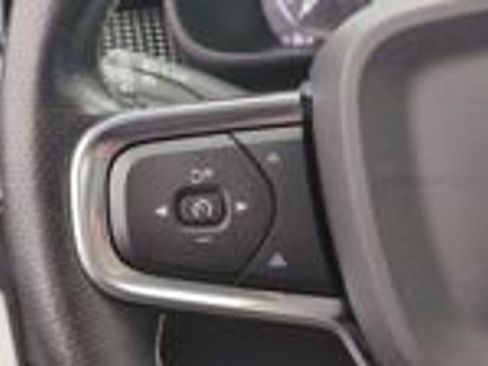 Used 2021 Volvo XC40 T5 R-Design image 19