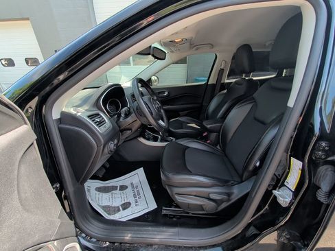 Used 2019 Jeep Compass Latitude AWD/4WD image 10