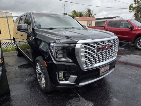 Used 2021 GMC Yukon XL Denali w/ Denali Ultimate Package image 3