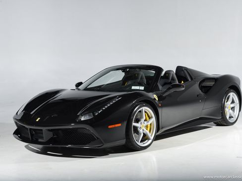 Used 2016 Ferrari 488 Spider RWD image 3